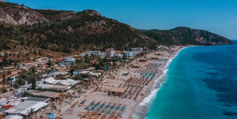 Ujesjellesit ne zonat turistike, tender per nderhyrje ne rrjetin ekzistues te Gjirit te Lalzit
